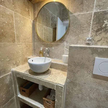 Vieux-nice 3 Pieces Confortable Et Calme Apartamento
